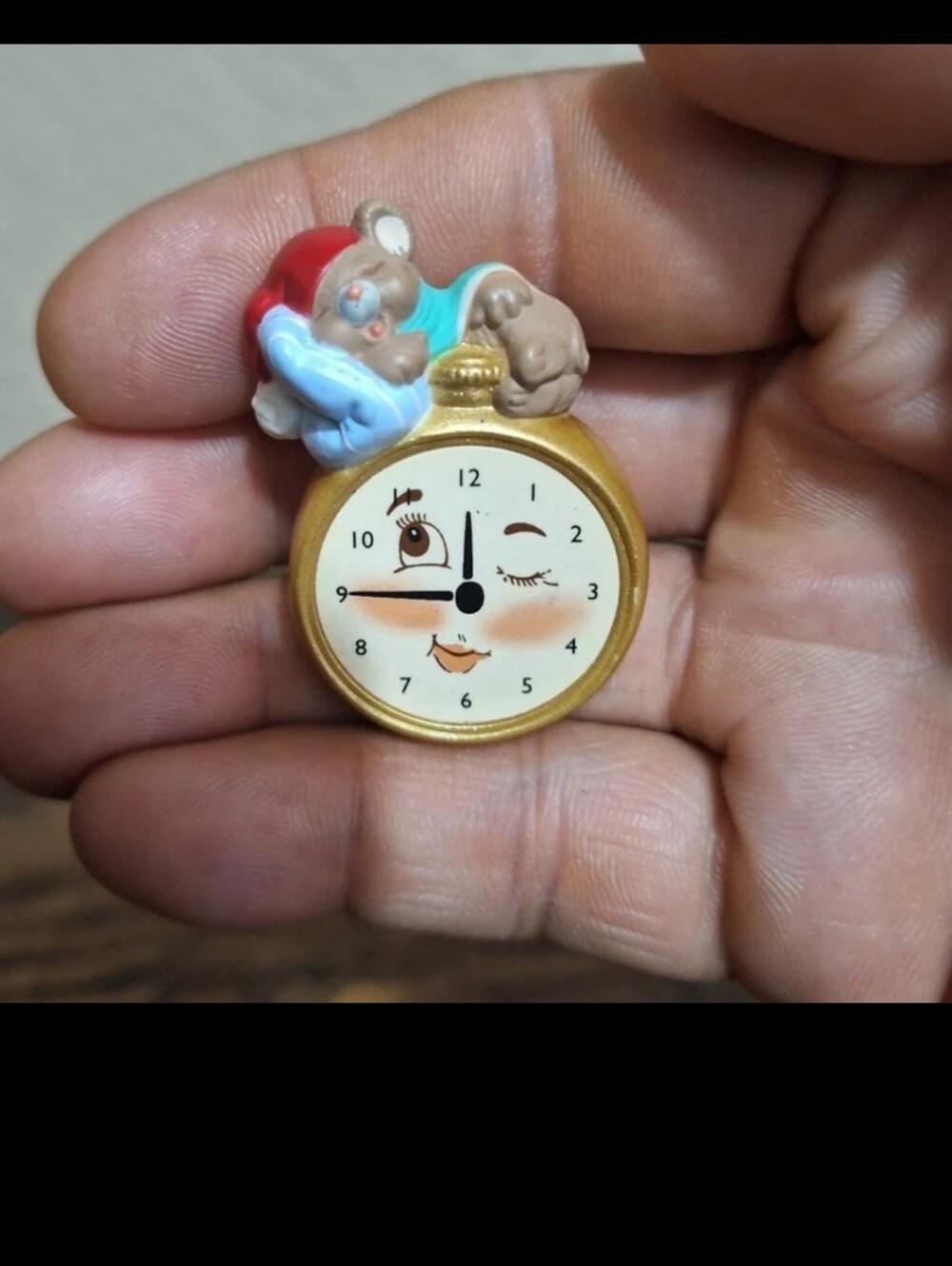 1998 Hallmark Night Watch Mouse Sleeping On Top Of A Clock Pin.